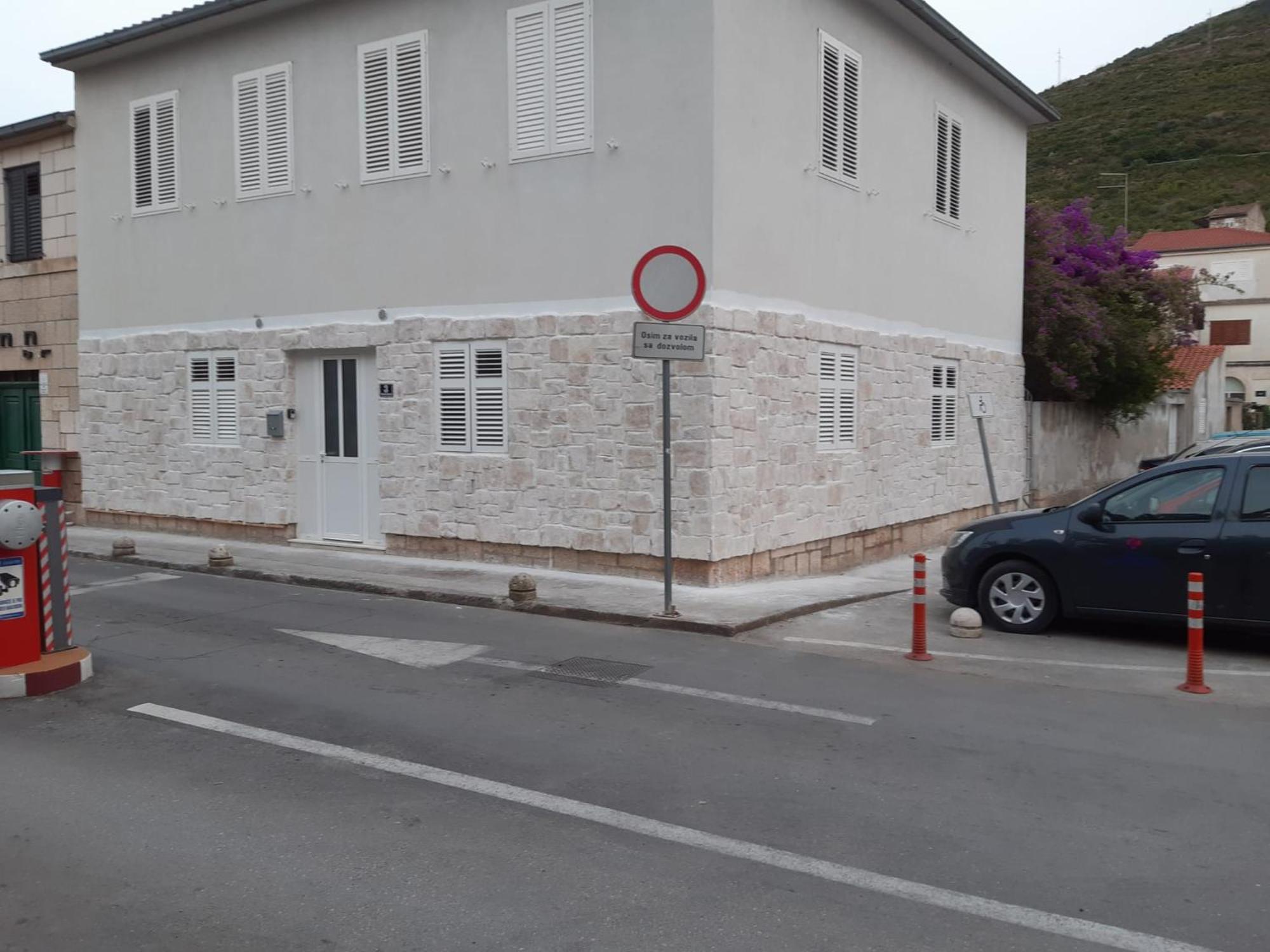 Studio Apartments Ana & Mia Vis Exterior photo